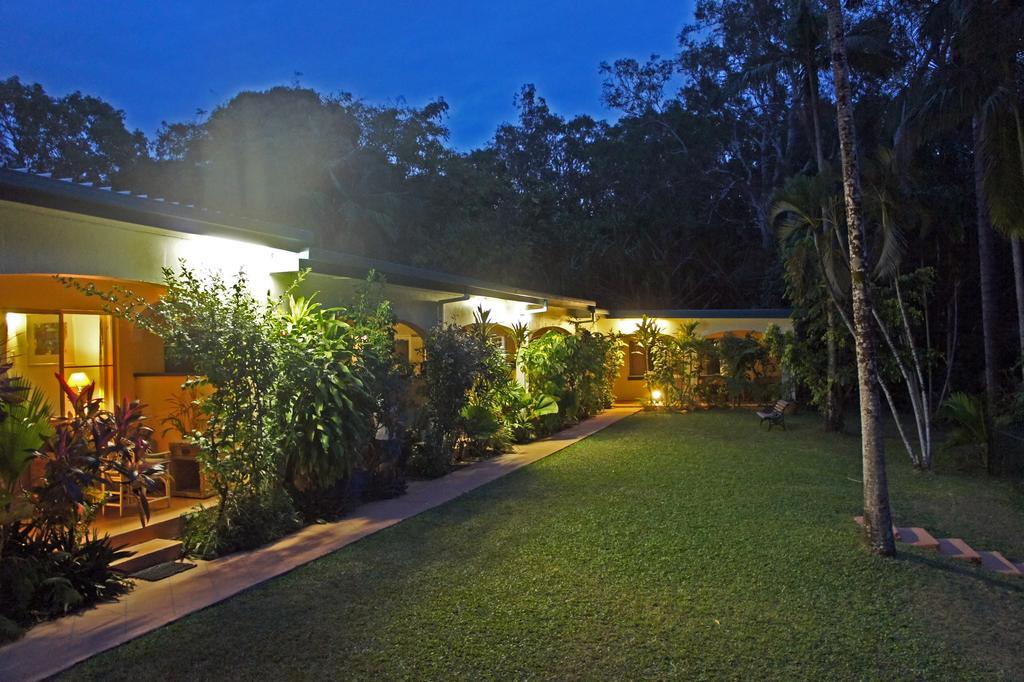 Villa Marine Holiday Apartments Cairns Yorkeys Knob Exterior photo